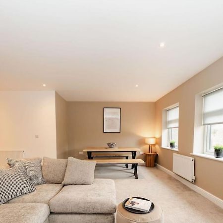 Boutique Apartment - Mazerystays Exley Bagian luar foto