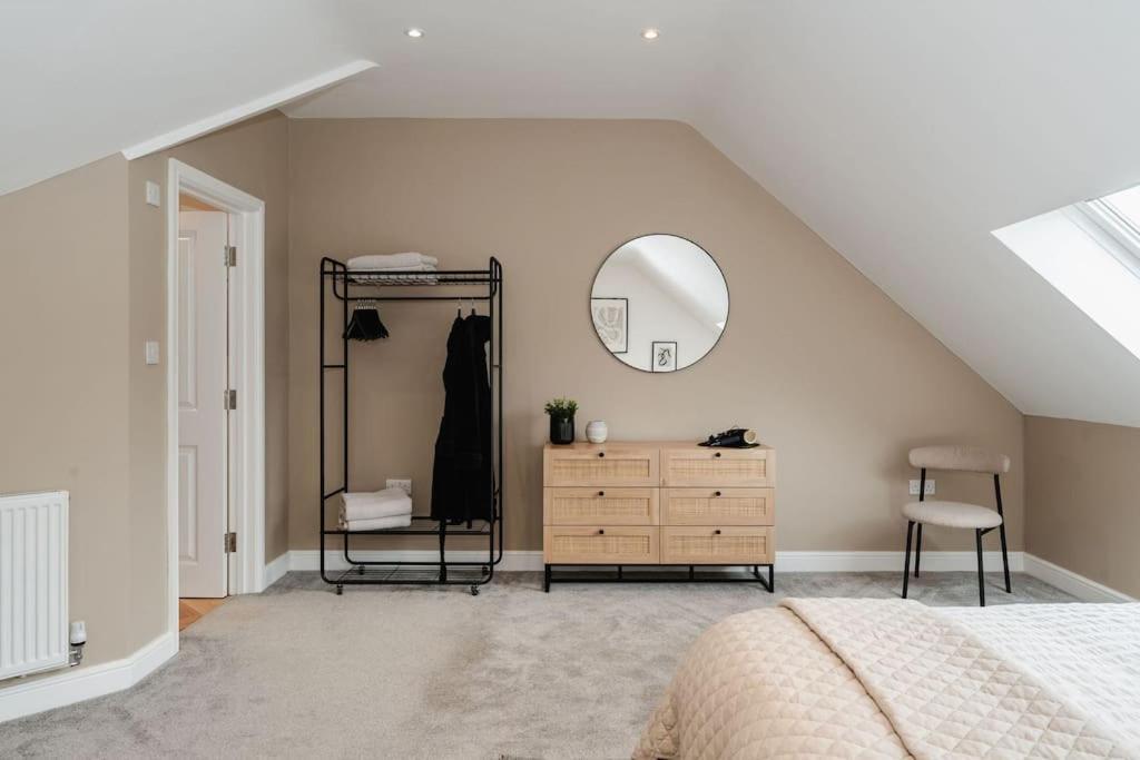 Boutique Apartment - Mazerystays Exley Bagian luar foto
