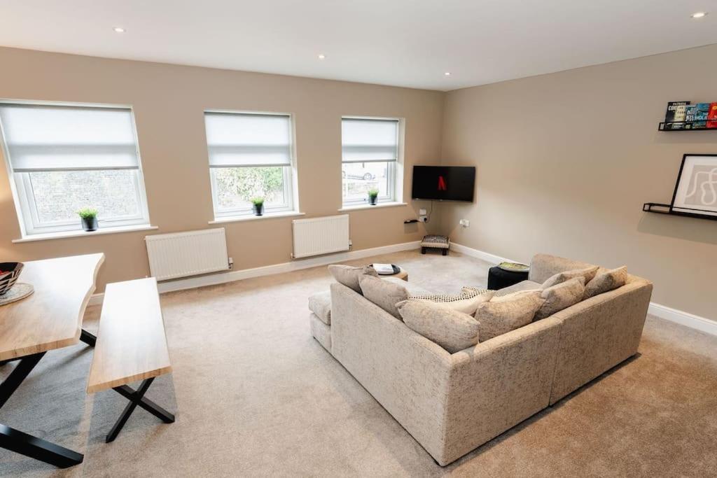 Boutique Apartment - Mazerystays Exley Bagian luar foto