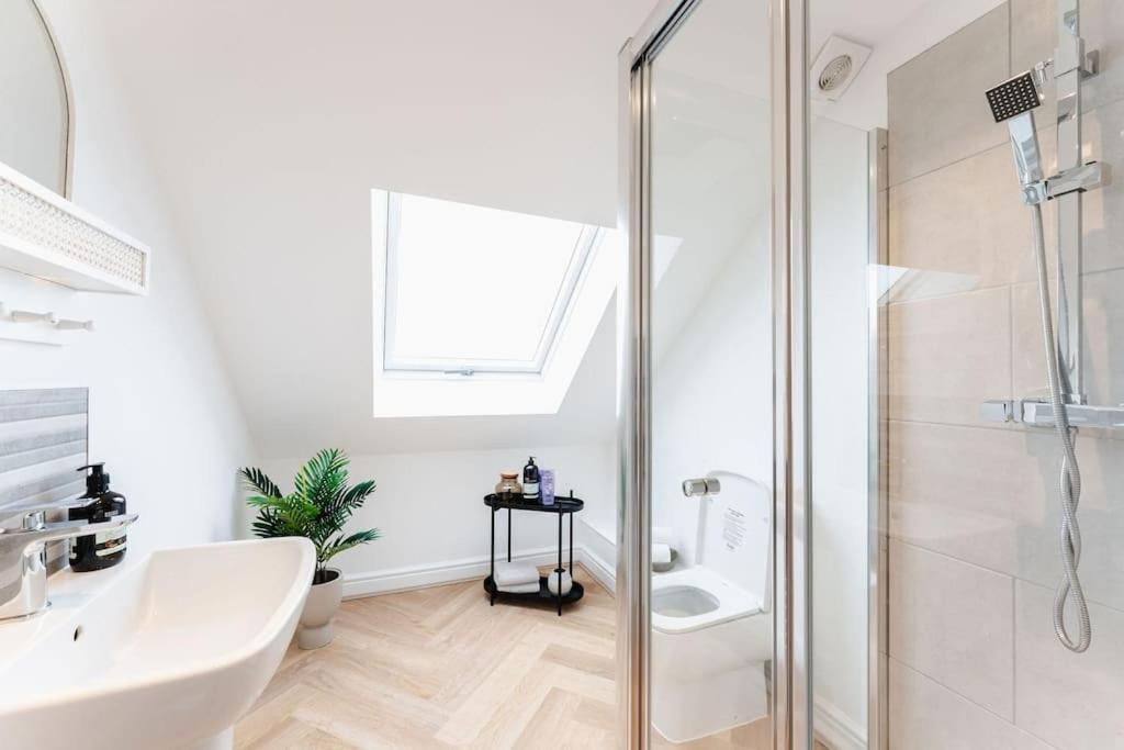 Boutique Apartment - Mazerystays Exley Bagian luar foto