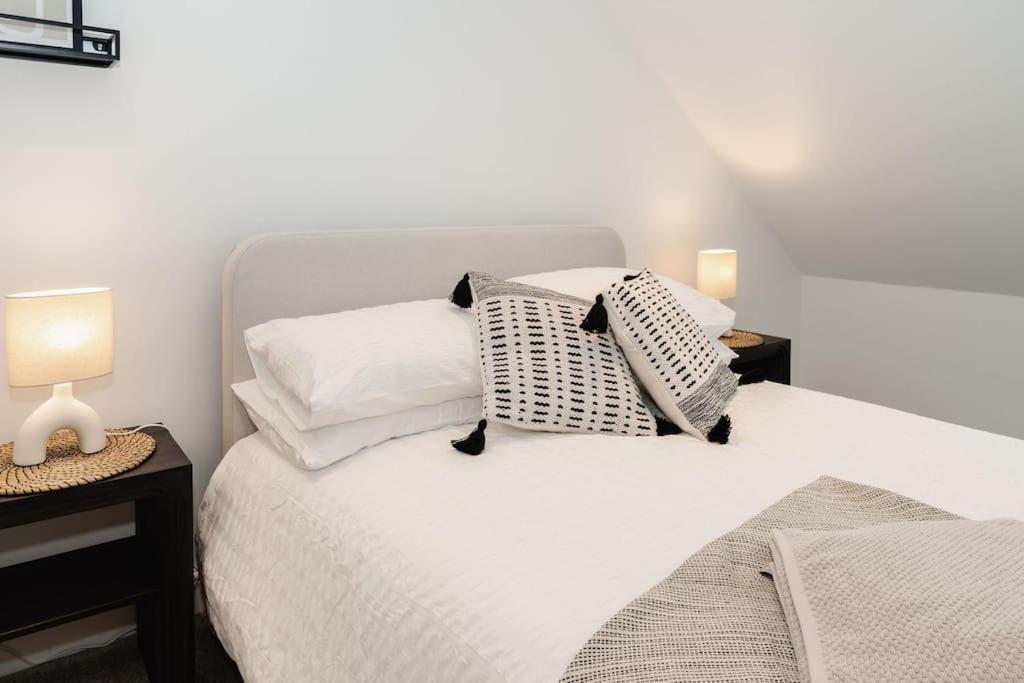 Boutique Apartment - Mazerystays Exley Bagian luar foto