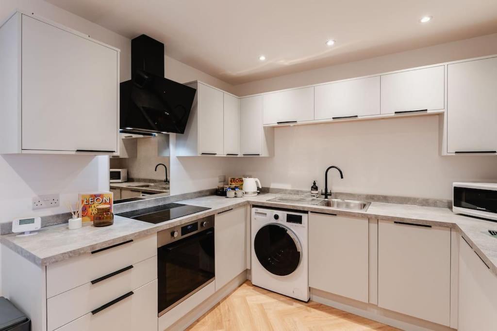 Boutique Apartment - Mazerystays Exley Bagian luar foto