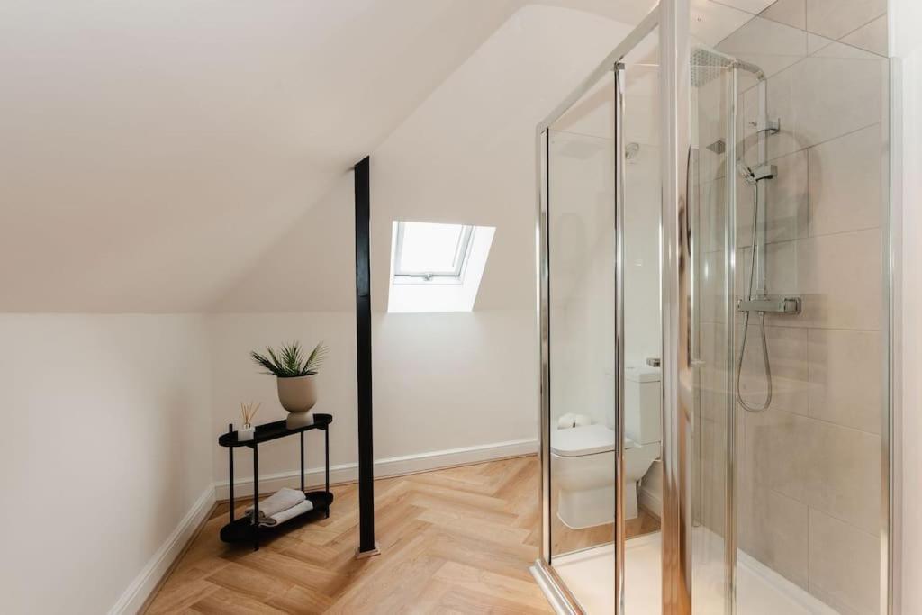Boutique Apartment - Mazerystays Exley Bagian luar foto